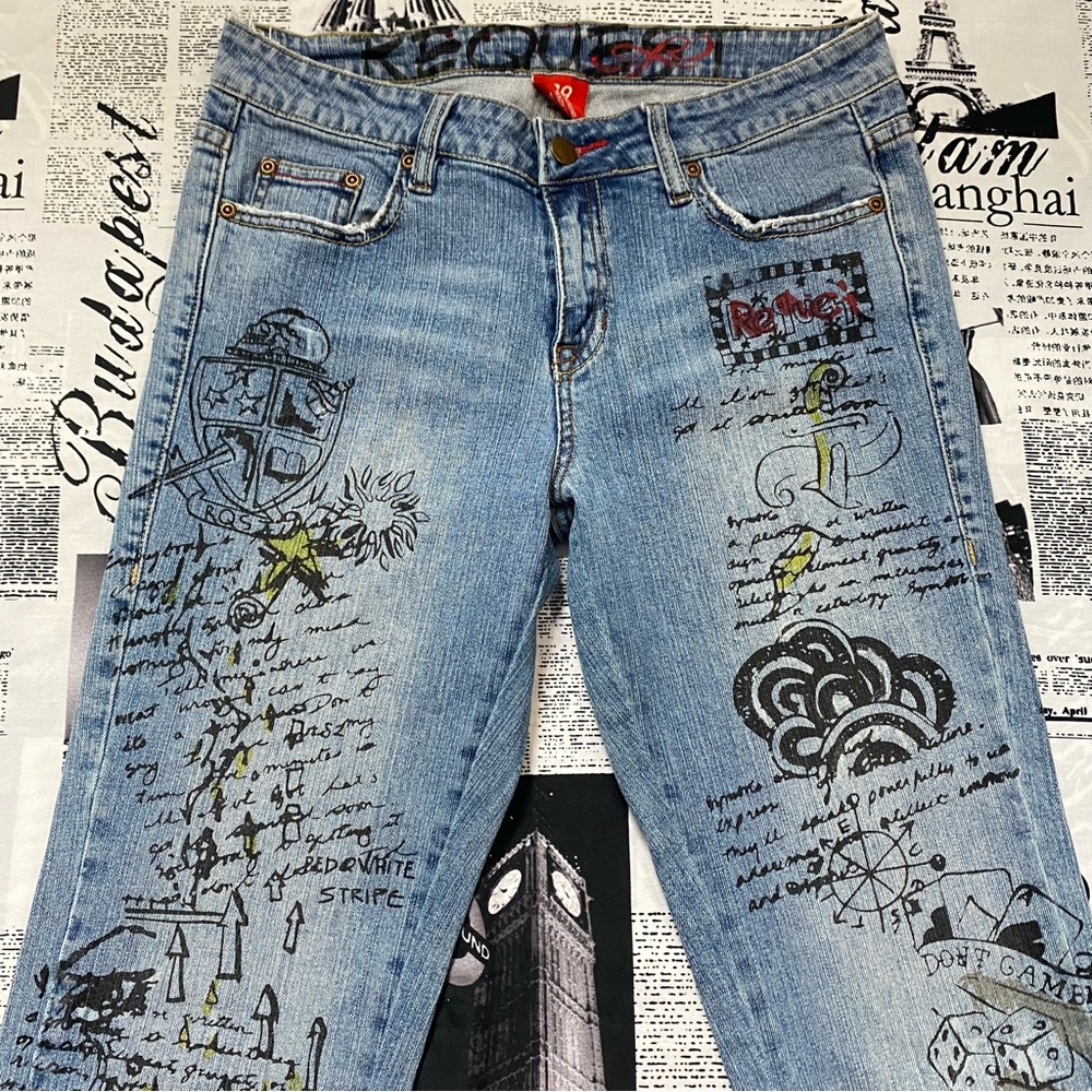 Request y2k 2009s womens skater grunge graffiti print jeans low rise bootcut - Picture 3 of 8